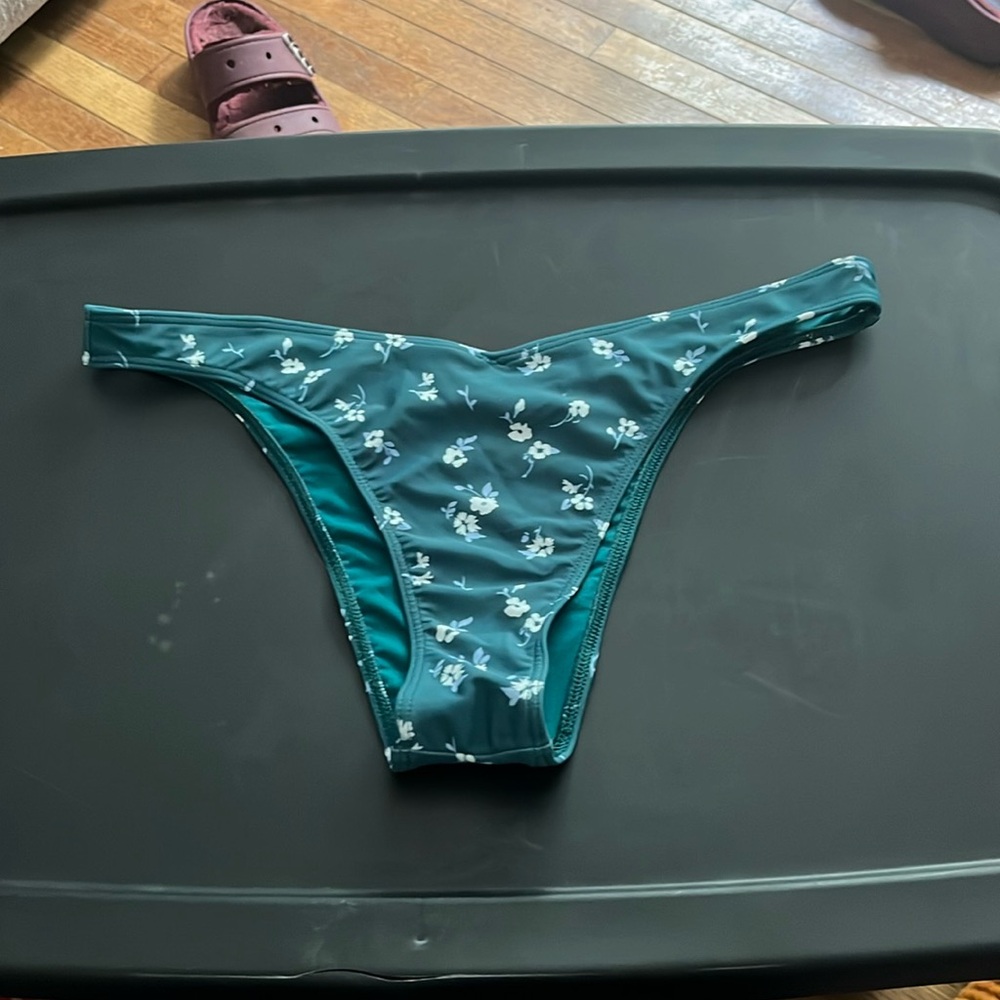 Cheeky bikini bottoms
